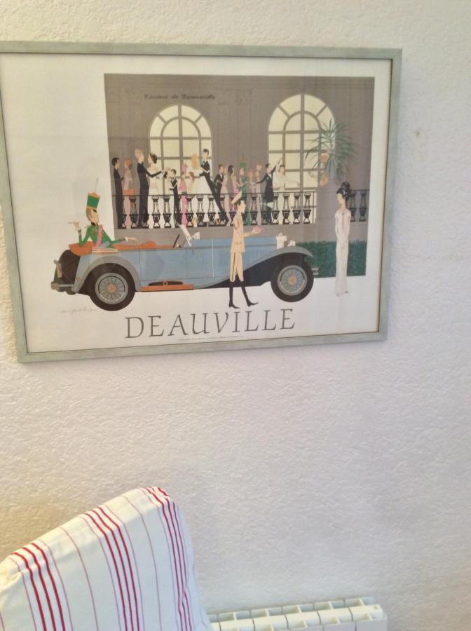 Agréable appartement dans le vieux Trouville Esterno foto